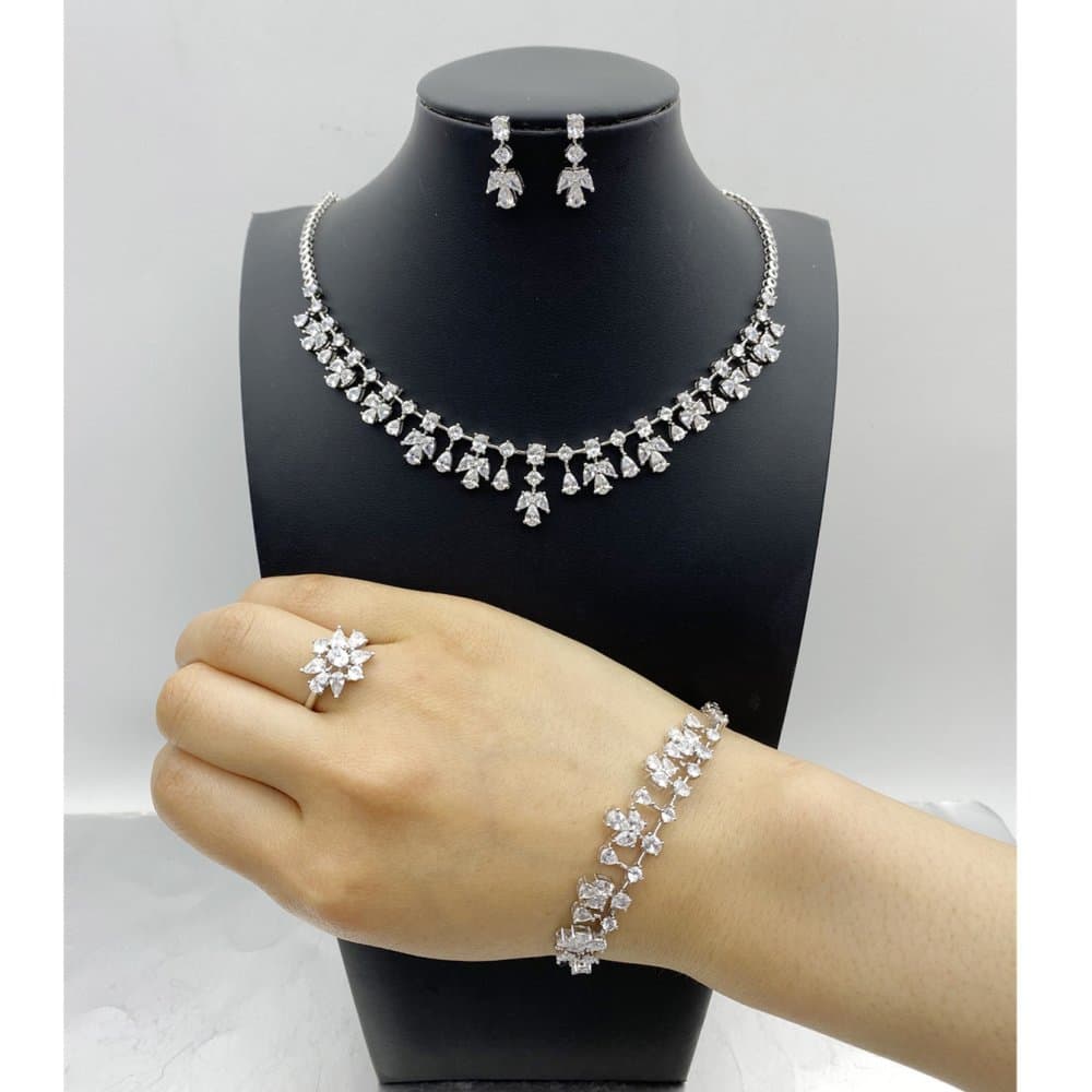 Necklace — Middle East thumbnail 2