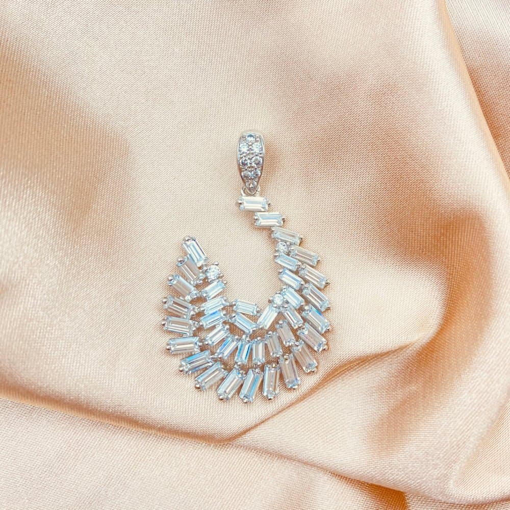 Pendant — Middle East