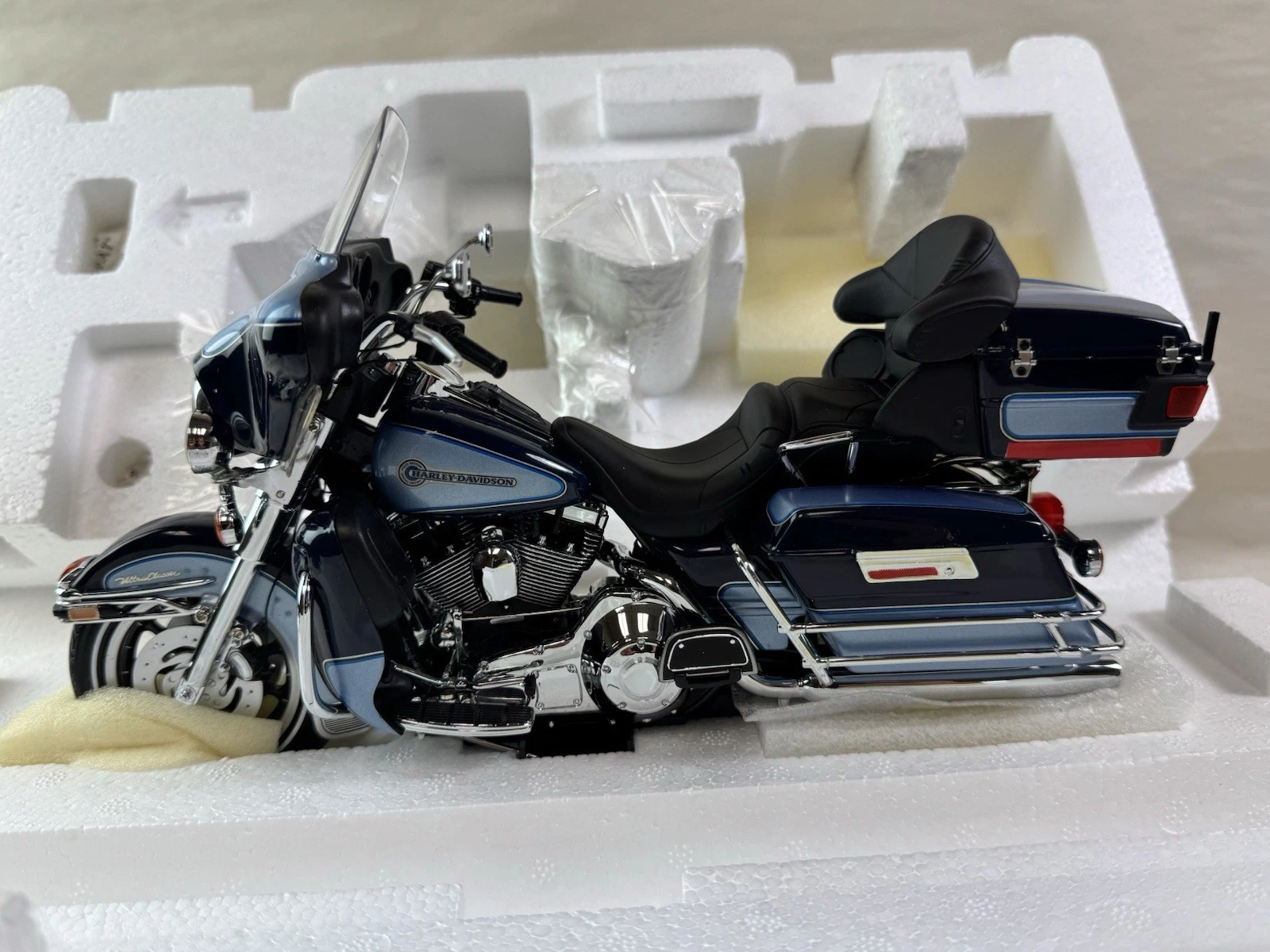 NEW Franklin Mint Harley Davidson Electra Glide Die Cast Motorcycle 1:10 Scale
