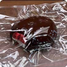 Squishy Food Stress Toy – Chocolate Cake with Berry Filling, Fidget Squeeze Toy, 8 × 7.5 × 5 cm 缩略图 1