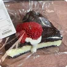 Squishy Food Stress Toy – Chocolate Cake Slice with Strawberry, Fidget Squeeze Toy, 130 g 缩略图 1