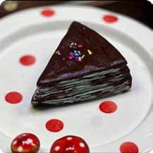 Squishy Food Stress Toy – Chocolate Crepe Cake Slice, Fidget Squeeze Toy, 140 g 缩略图 1