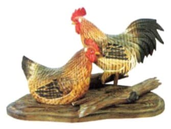 Hand-Carved Wooden Rooster and Hens on Log Base, Painted Finish 缩略图 1