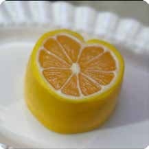 Squishy Fruit Stress Toy – Heart-Shaped Orange Slice, Fidget Squeeze Toy, 7 × 7.5 × 5 cm